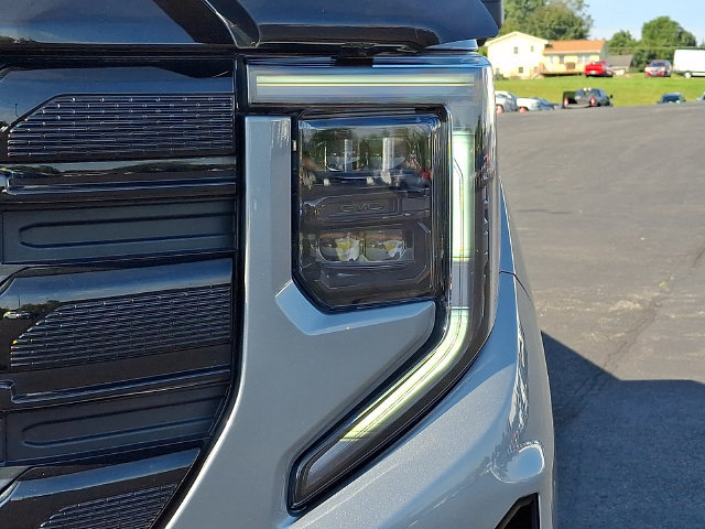 Used 2025 GMC Sierra 1500 Elevation w/ Preferred Package AWD/4WD image 9