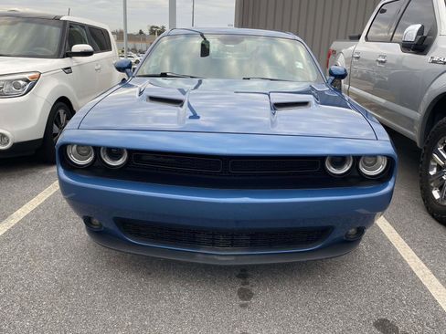 Used 2022 Dodge Challenger SXT w/ Plus Package image 2