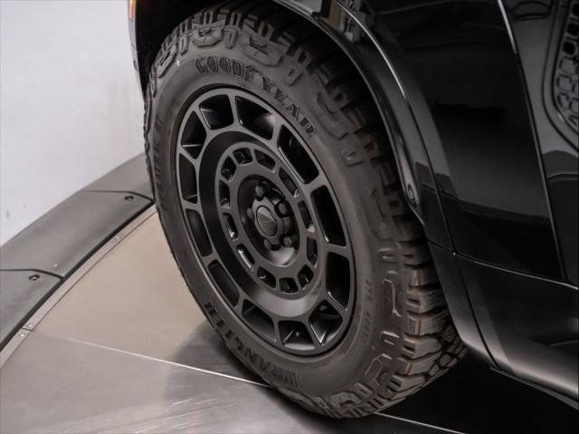 New 2026 Land Rover Defender 110 OCTA AWD/4WD image 13