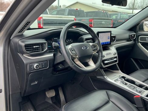 Used 2021 Ford Explorer XLT w/ Equipment Group 202A image 13