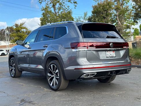 Used 2025 Volkswagen Atlas SEL Premium R-Line image 14