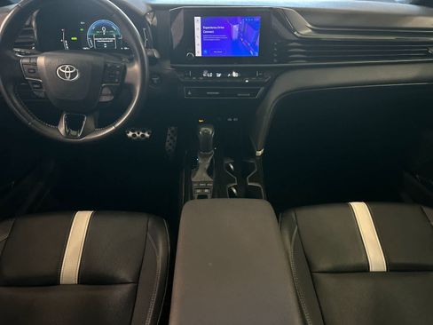Used 2025 Toyota Camry SE FWD image 4