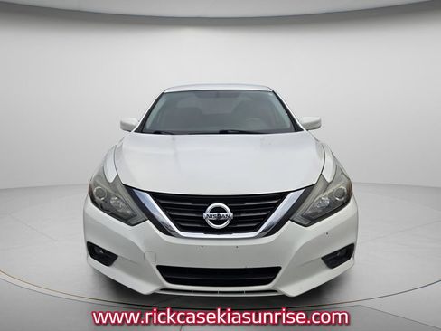 Used 2018 Nissan Altima 2.5 SR FWD image 3