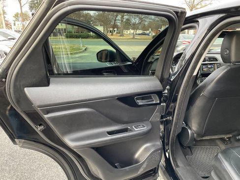 Used 2018 Jaguar F-PACE image 20