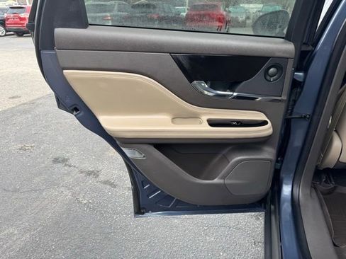 Used 2022 Lincoln Corsair Grand Touring w/ Elements Technology Bundle image 15