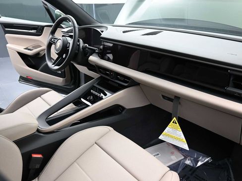 New 2026 Porsche Macan 4 Electric AWD/4WD image 21