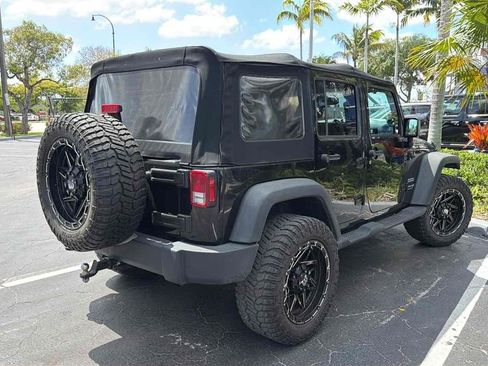 Used 2018 Jeep Wrangler Unlimited Sport S image 2