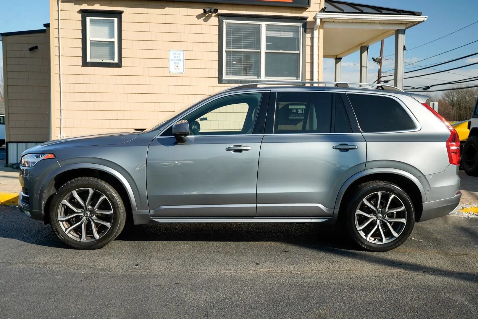 Used 2016 Volvo XC90 T6 Momentum w/ Momentum Plus Package AWD/4WD image 8