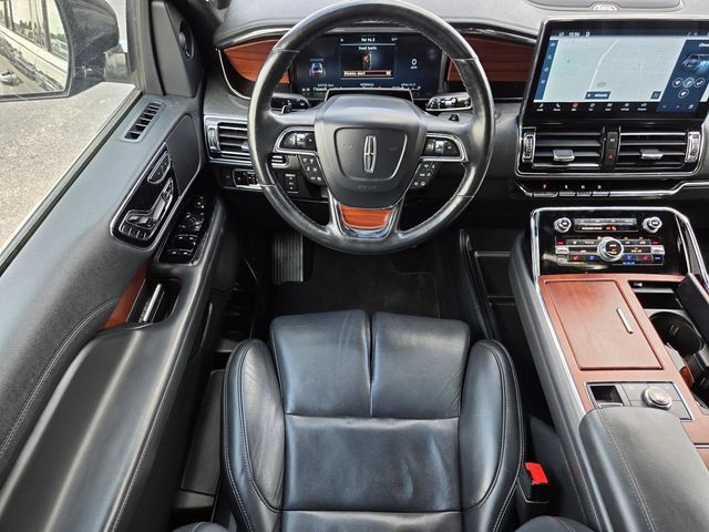 Used 2023 Lincoln Navigator Reserve AWD/4WD image 10