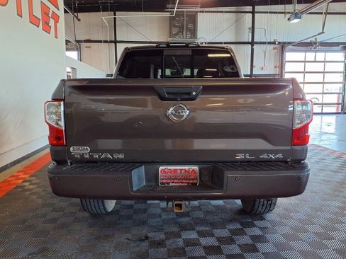 Used 2017 Nissan Titan SL AWD/4WD image 5