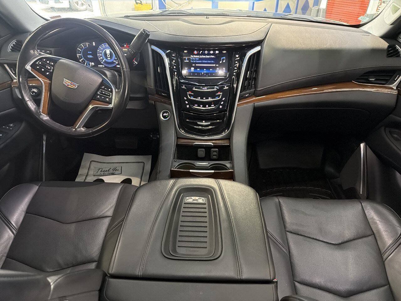 Used 2020 Cadillac Escalade ESV Premium Luxury AWD/4WD image 22