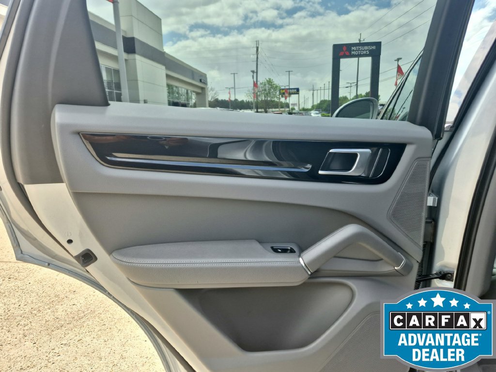 Used 2022 Porsche Cayenne Platinum Edition AWD/4WD image 26