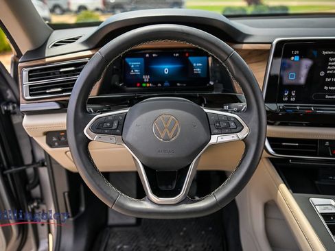 Used 2024 Volkswagen Atlas SE FWD image 12