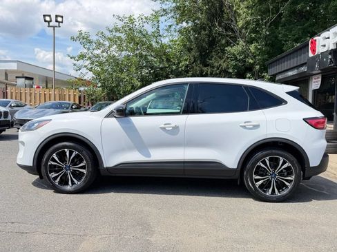 Used 2022 Ford Escape SE w/ SE Sport Appearance Package AWD/4WD image 9