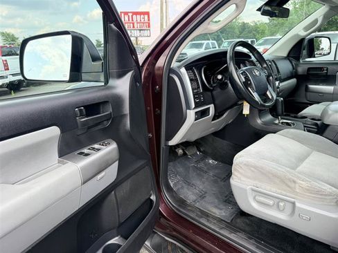 Used 2018 Toyota Sequoia SR5 w/ Carpet Cargo Mat Package AWD/4WD image 29
