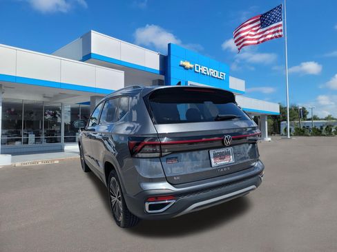 Used 2025 Volkswagen Taos SE FWD image 5