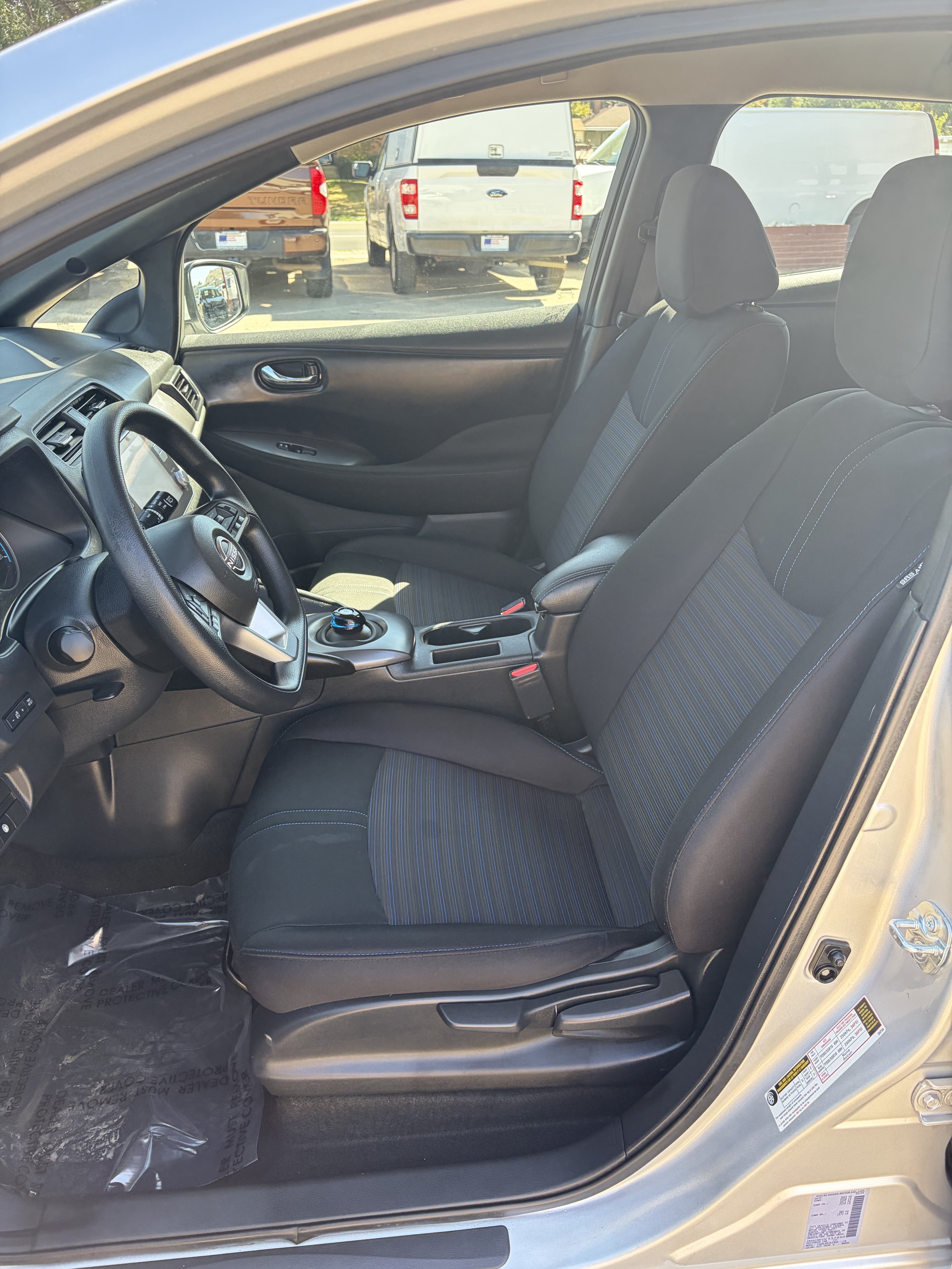 Used 2025 Nissan Leaf S FWD image 15