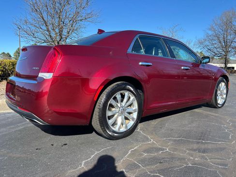 Used 2019 Chrysler 300 Limited AWD/4WD image 10