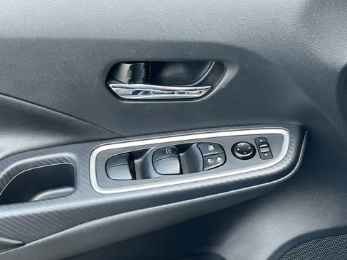 Used 2024 Nissan Versa SR image 13