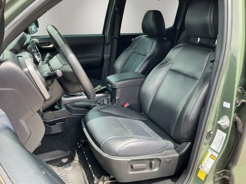Used 2021 Toyota Tacoma TRD Sport w/ TRD Premium Sport Package AWD/4WD image 8
