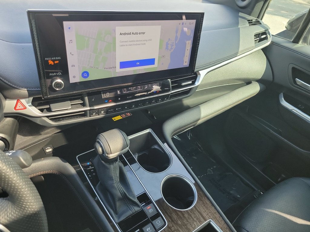 Used 2025 Toyota Sienna Limited FWD image 14