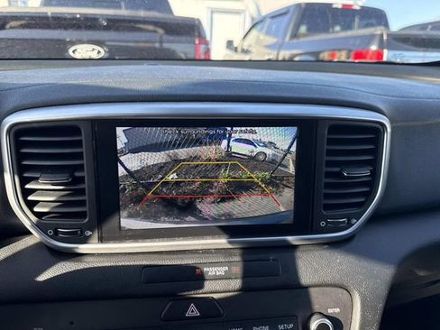Used 2020 Kia Sportage LX AWD/4WD image 24
