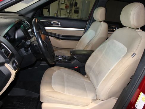 Used 2016 Ford Explorer XLT w/ Equipment Group 201A FWD image 23