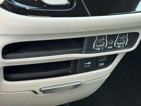 Used 2022 Chrysler Pacifica Touring-L image 31