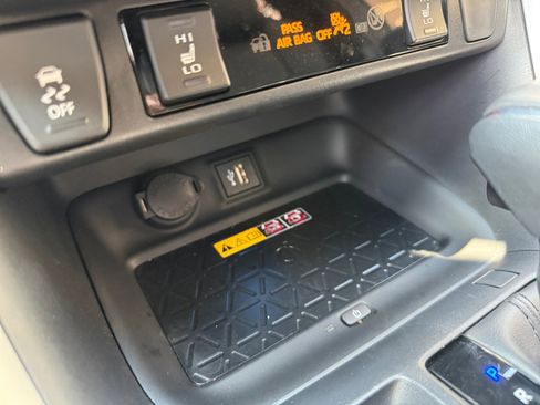 Used 2023 Toyota RAV4 XSE AWD/4WD image 18