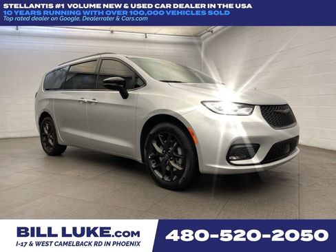 New 2026 Chrysler Pacifica Limited w/ Uconnect Theater Family Group image 1