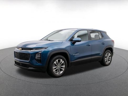 Used 2025 Chevrolet Equinox LT FWD image 3