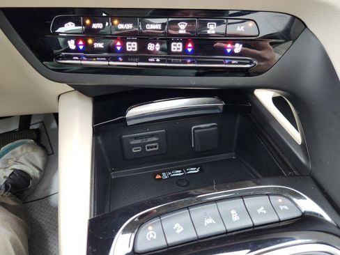 Used 2023 Buick Envision Avenir image 48