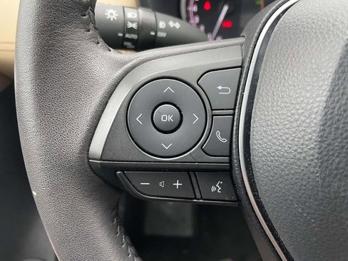 Used 2025 Toyota RAV4 XLE Premium image 33