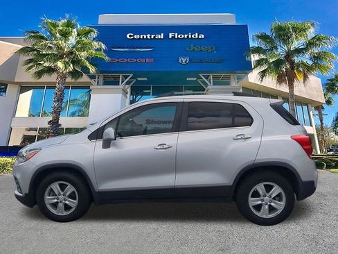 Used 2019 Chevrolet Trax LT w/ LT Convenience Package FWD image 8