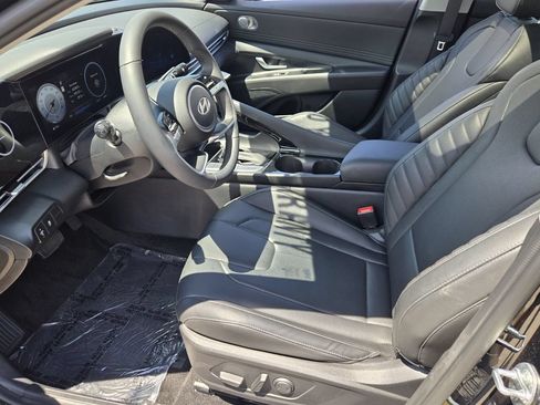 Certified 2024 Hyundai Elantra Limited FWD image 17
