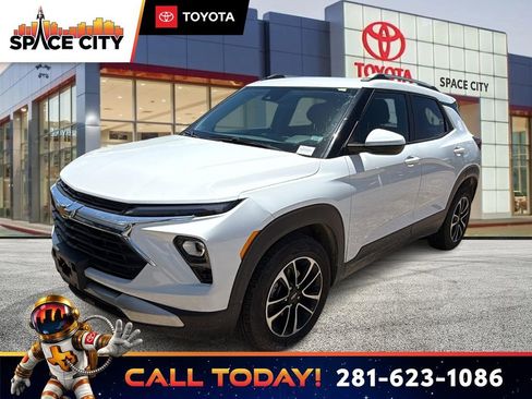 Used 2024 Chevrolet TrailBlazer LT FWD image 1