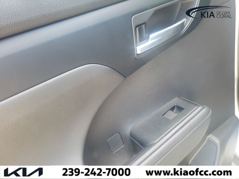 Used 2023 Toyota Highlander XLE FWD image 13