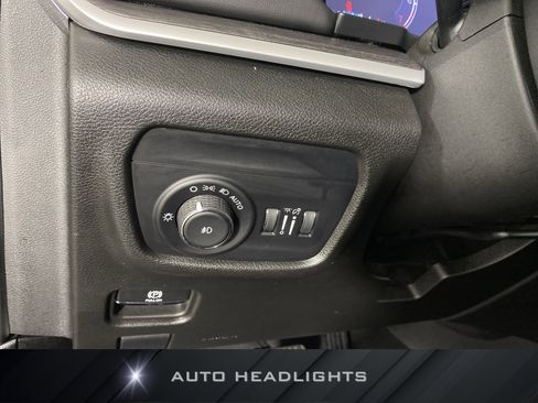 Used 2023 Jeep Grand Cherokee Limited image 24