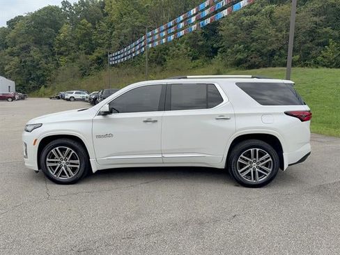 Used 2022 Chevrolet Traverse High Country w/ LPO, Floor Liner Package AWD/4WD image 8