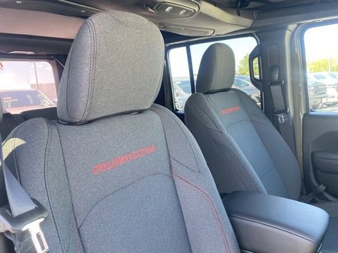 New 2025 Jeep Wrangler Rubicon w/ Technology Group image 30