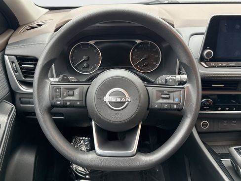 Used 2023 Nissan Rogue SV image 12