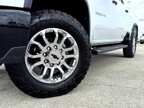 Used 2024 Chevrolet Silverado 2500 Custom w/ Custom Value Package AWD/4WD image 2