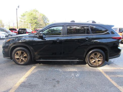 Used 2023 Toyota Highlander Bronze Edition AWD/4WD image 5