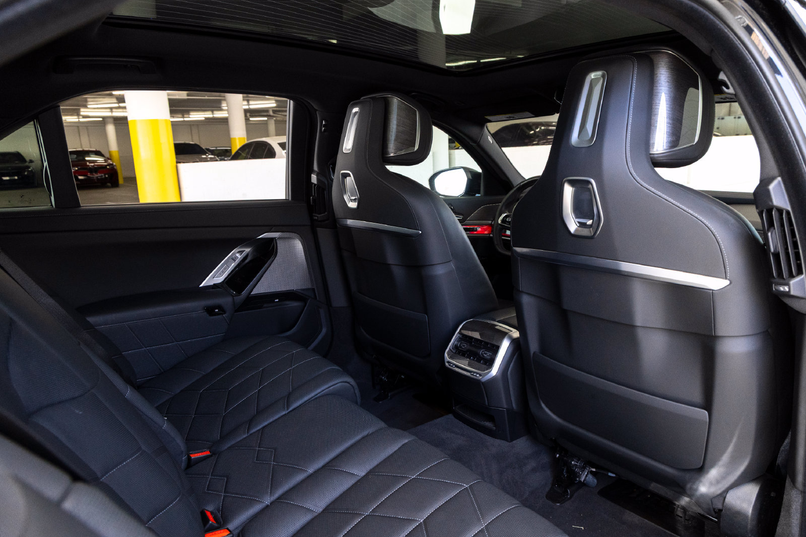 Used 2024 BMW i7 M70 w/ Premium Package AWD/4WD image 28