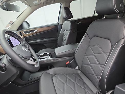 Certified 2024 Volkswagen Atlas SE w/ Panoramic Sunroof Package FWD image 16