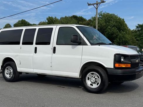Used 2017 Chevrolet Express 2500 LS RWD image 5