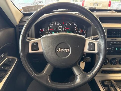 Used 2010 Jeep Liberty Limited AWD/4WD image 18
