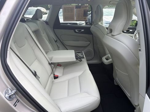 Used 2025 Volvo XC60 B5 Core AWD/4WD image 33
