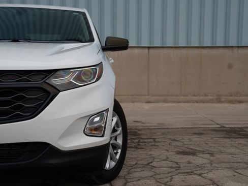 Used 2019 Chevrolet Equinox LT image 2