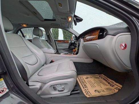 Used 2008 Jaguar XJ8 image 20